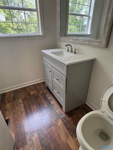 1114 Oakwood Avenue A, Huntsville, AL 35811