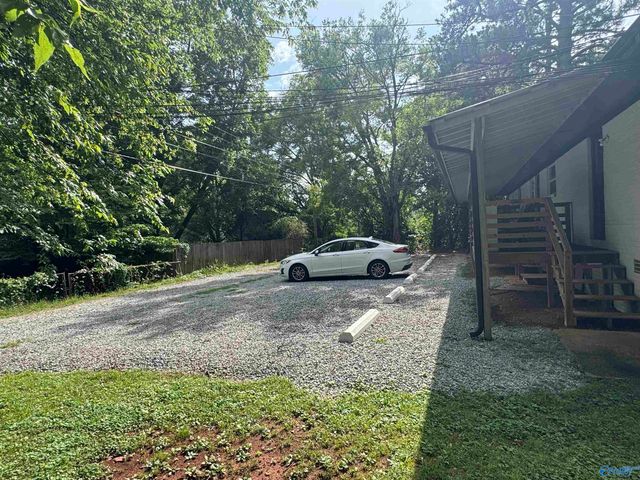 1114 Oakwood Avenue A, Huntsville, AL 35811