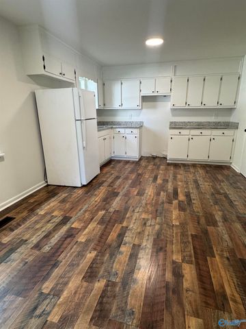 1114 Oakwood Avenue A, Huntsville, AL 35811