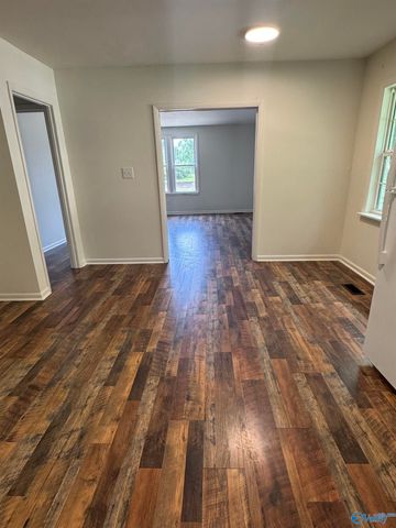 1114 Oakwood Avenue A, Huntsville, AL 35811