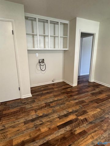 1114 Oakwood Avenue A, Huntsville, AL 35811