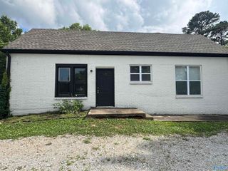 1114 Oakwood Avenue A, Huntsville, AL 35811