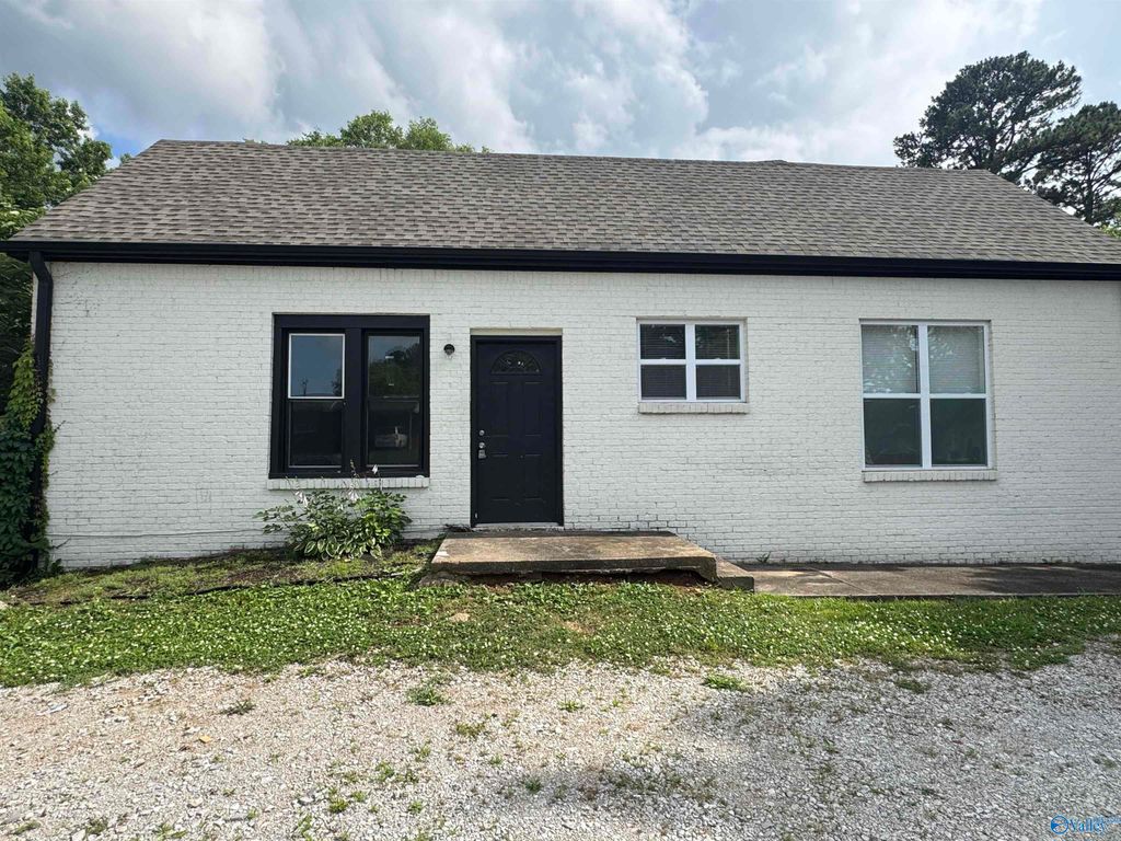1114 Oakwood Avenue A, Huntsville, AL 35811