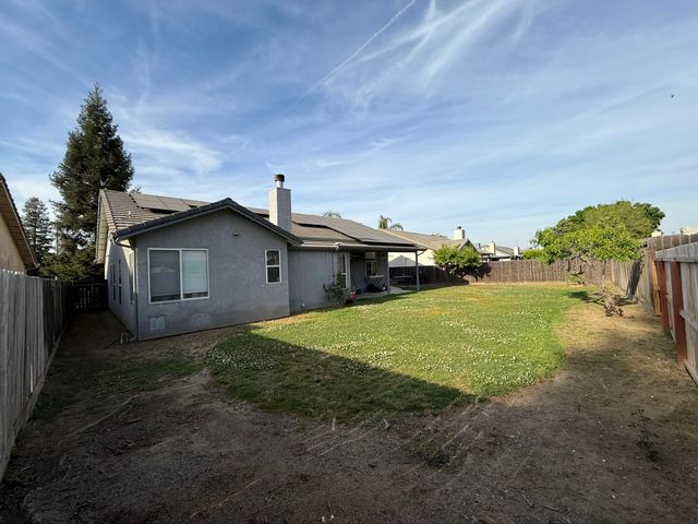 2537 W Clinton Avenue, Visalia, CA 93291