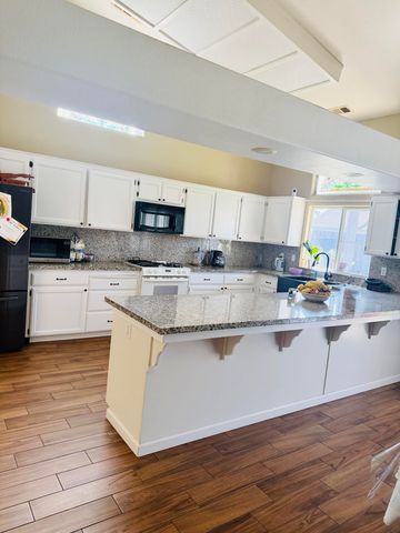 2537 W Clinton Avenue, Visalia, CA 93291