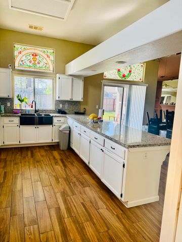 2537 W Clinton Avenue, Visalia, CA 93291