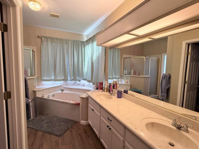 2537 W Clinton Avenue, Visalia, CA 93291