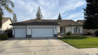 2537 W Clinton Avenue, Visalia, CA 93291