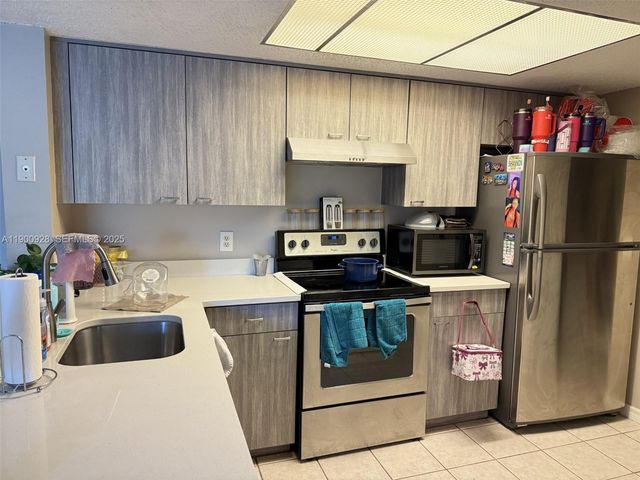 5015 Wiles Road 207, Coconut Creek, FL 33073