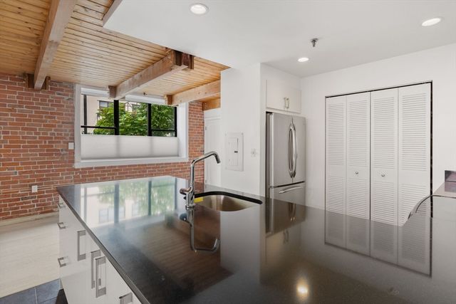 15 Sleeper Street 106, Boston, MA 02210