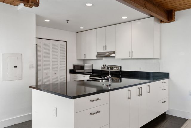15 Sleeper Street 106, Boston, MA 02210