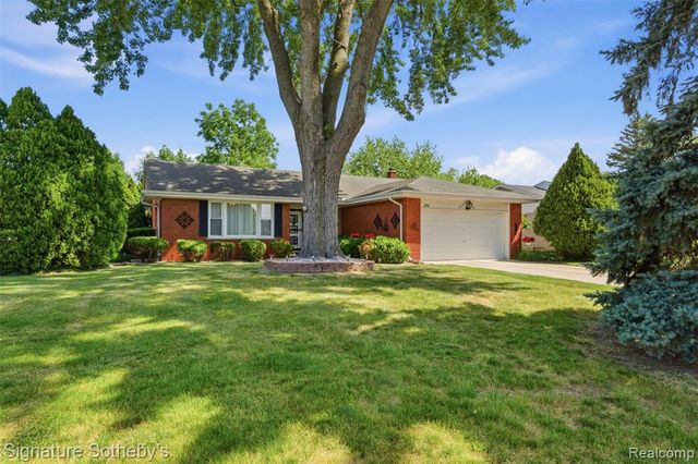 6344 Campus Drive, Dearborn Heights, MI 48127