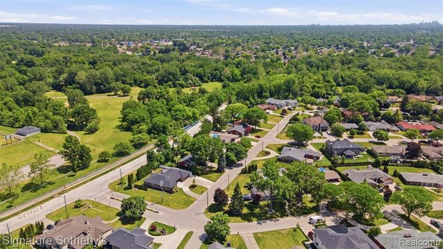 6344 Campus Drive, Dearborn Heights, MI 48127