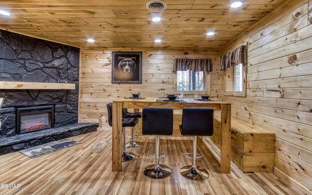 358 Ownby Circle, Gatlinburg, TN 37738