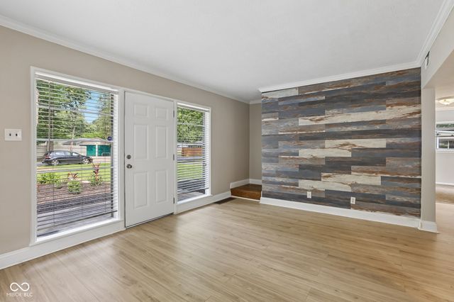 5527 Crestview Avenue, Indianapolis, IN 46220