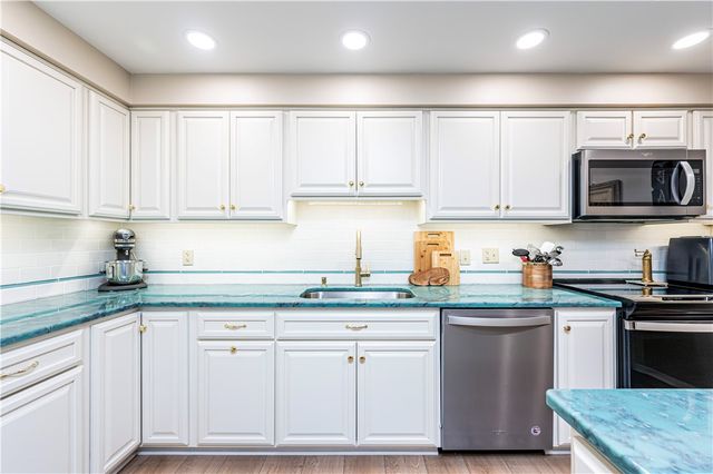 3 Alta Vita Dr 205, Hempfield Twp, PA 15601