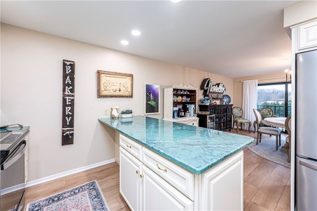 3 Alta Vita Dr 205, Hempfield Twp, PA 15601