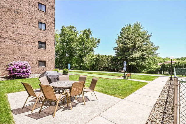 3 Alta Vita Dr 205, Hempfield Twp, PA 15601