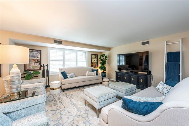 3 Alta Vita Dr 205, Hempfield Twp, PA 15601