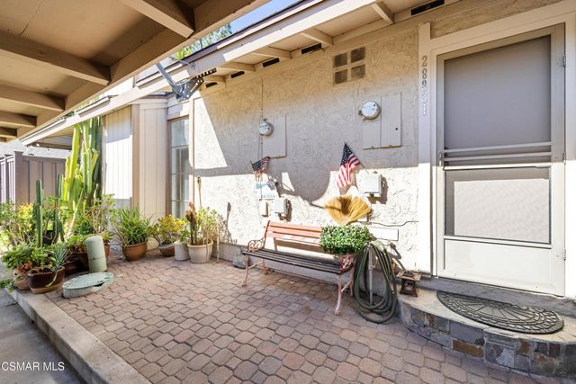 28831 Oakpath Drive 44, Agoura Hills, CA 91301