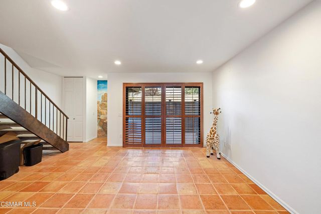 28831 Oakpath Drive 44, Agoura Hills, CA 91301