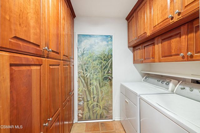 28831 Oakpath Drive 44, Agoura Hills, CA 91301