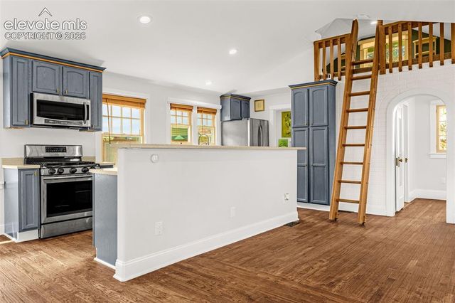 10 Wolfe Avenue, Colorado Springs, CO 80905
