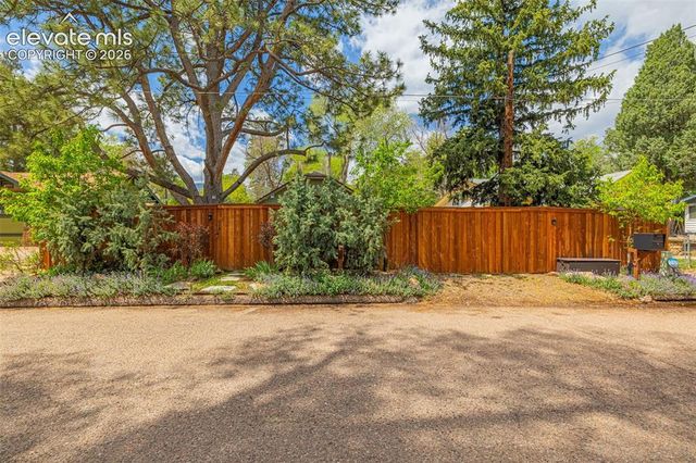 10 Wolfe Avenue, Colorado Springs, CO 80905