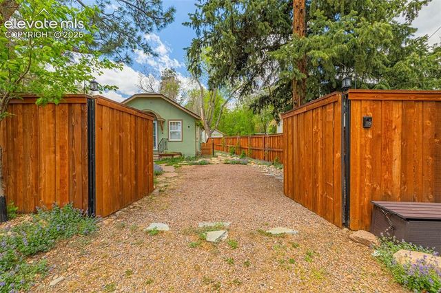 10 Wolfe Avenue, Colorado Springs, CO 80905