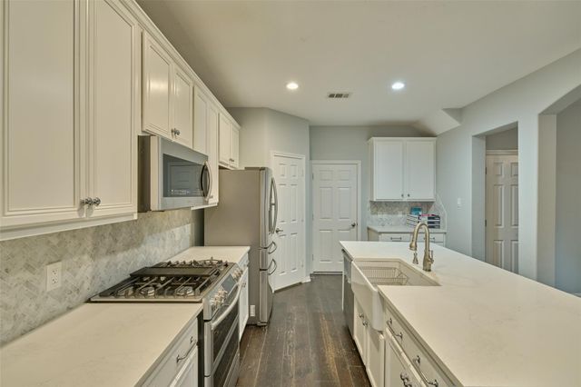 87 Benedict Canyon Loop, The Woodlands, TX 77382