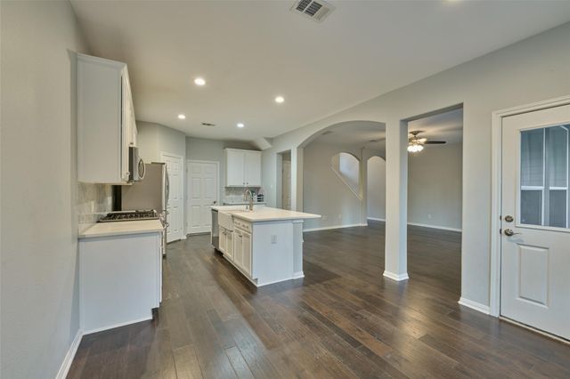87 Benedict Canyon Loop, The Woodlands, TX 77382
