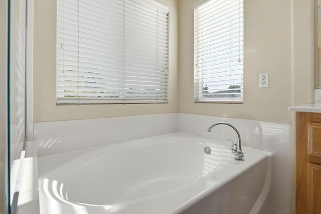 2140 Gibralter Ct, Tracy, CA 95377