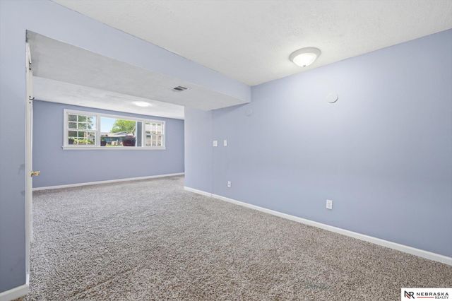 4417 N 94 Street, Omaha, NE 68134