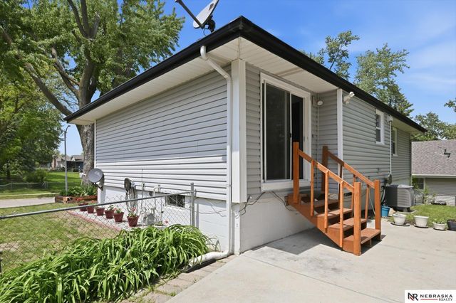 4417 N 94 Street, Omaha, NE 68134