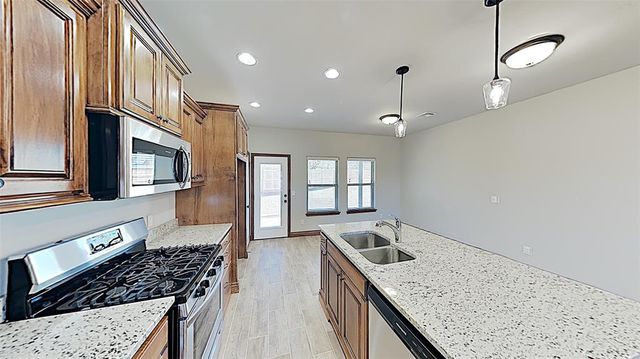 404 Charles Court, Yukon, OK 73099