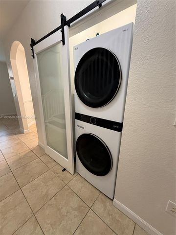 9239 SW 227th St 1, Cutler Bay, FL 33190