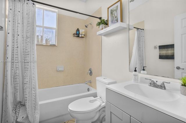 9239 SW 227th St 1, Cutler Bay, FL 33190