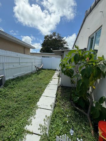 1830 Garfield Street, Hollywood, FL 33020