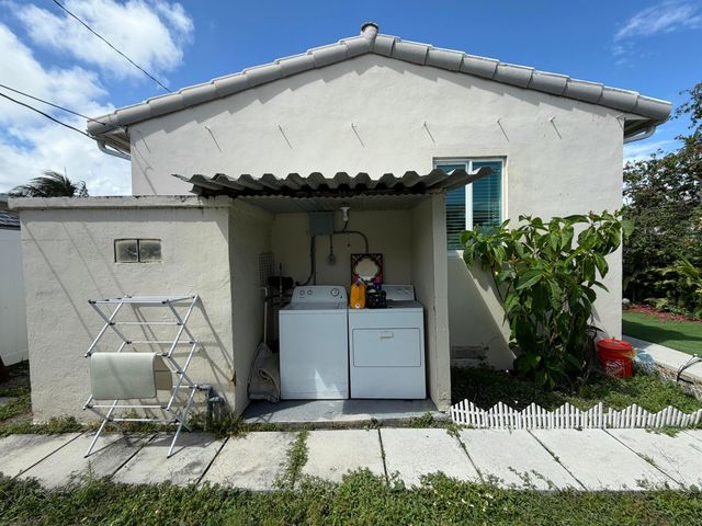 1830 Garfield Street, Hollywood, FL 33020