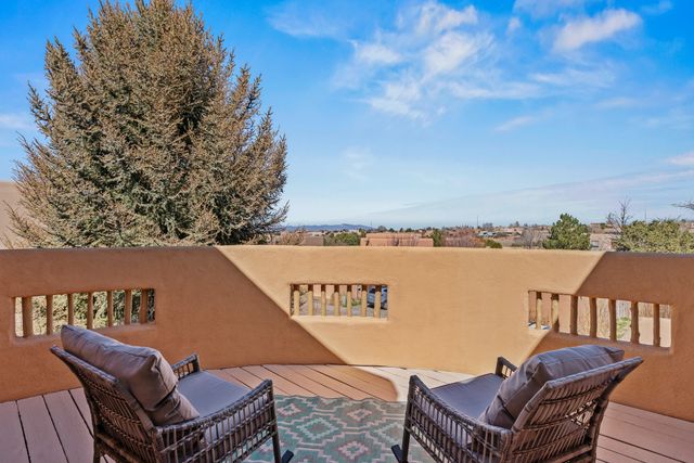 3208 Nizhoni Drive, Santa Fe, NM 87507