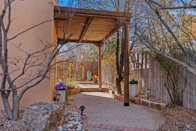 3208 Nizhoni Drive, Santa Fe, NM 87507