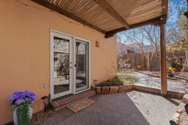 3208 Nizhoni Drive, Santa Fe, NM 87507