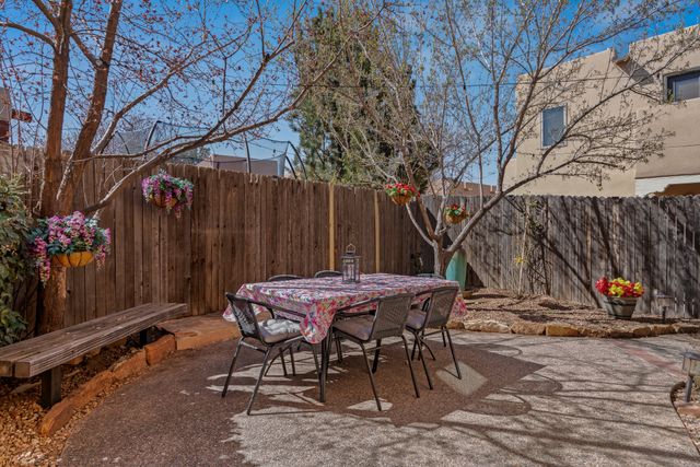 3208 Nizhoni Drive, Santa Fe, NM 87507