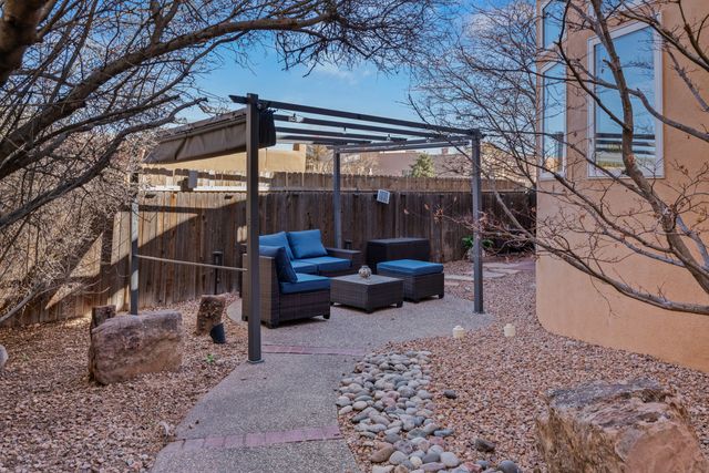 3208 Nizhoni Drive, Santa Fe, NM 87507