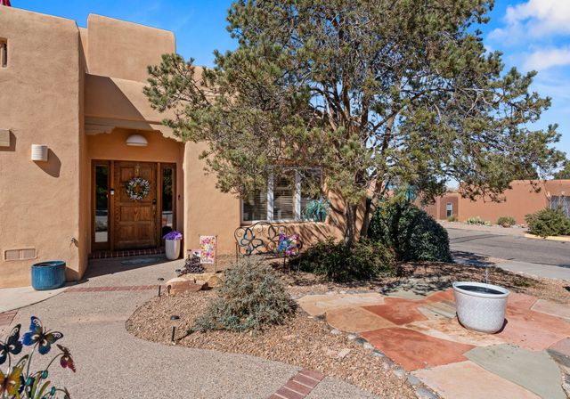 3208 Nizhoni Drive, Santa Fe, NM 87507