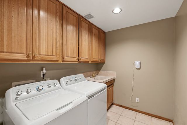 3208 Nizhoni Drive, Santa Fe, NM 87507