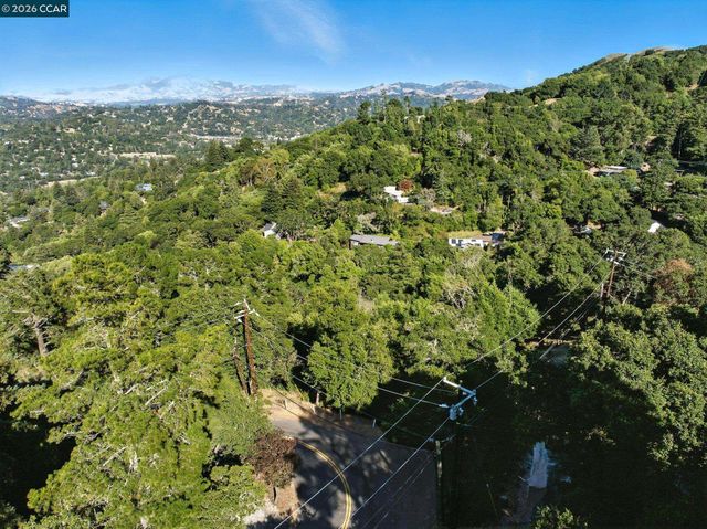 Camino Del Monte, Orinda, CA 94563