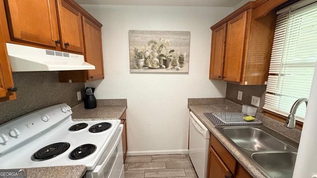 250 Mill Creek Place, Roswell, GA 30076