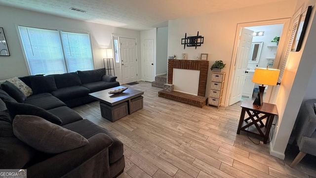 250 Mill Creek Place, Roswell, GA 30076