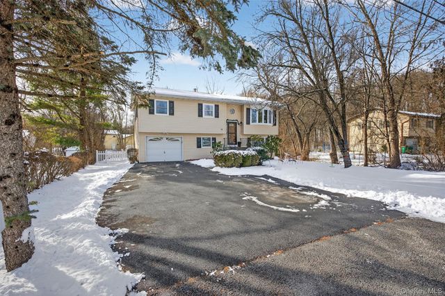 95 Sutton Park Road, Poughkeepsie, NY 12603